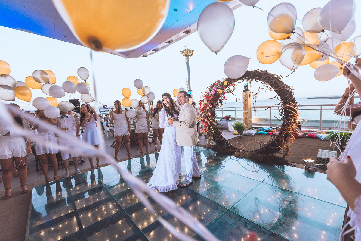 festa-debutante-15 anos-debutar-making of-terminal-marítimo-fortaleza-fotos-bolos-regional-renda-porto-beach-praia-dona-leda-buffet-alegria-amor-reggae-vestido-maria-bonita