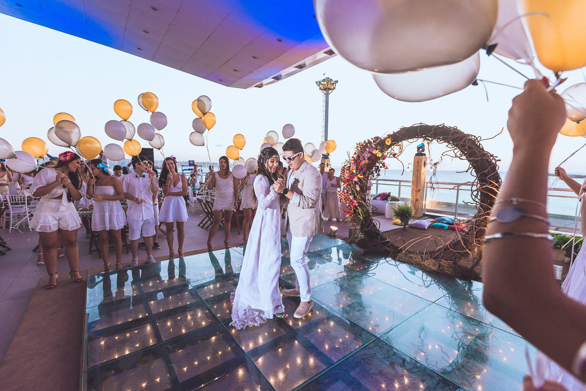 festa-debutante-15 anos-debutar-making of-terminal-marítimo-fortaleza-fotos-bolos-regional-renda-porto-beach-praia-dona-leda-buffet-alegria-amor-reggae-vestido-maria-bonita