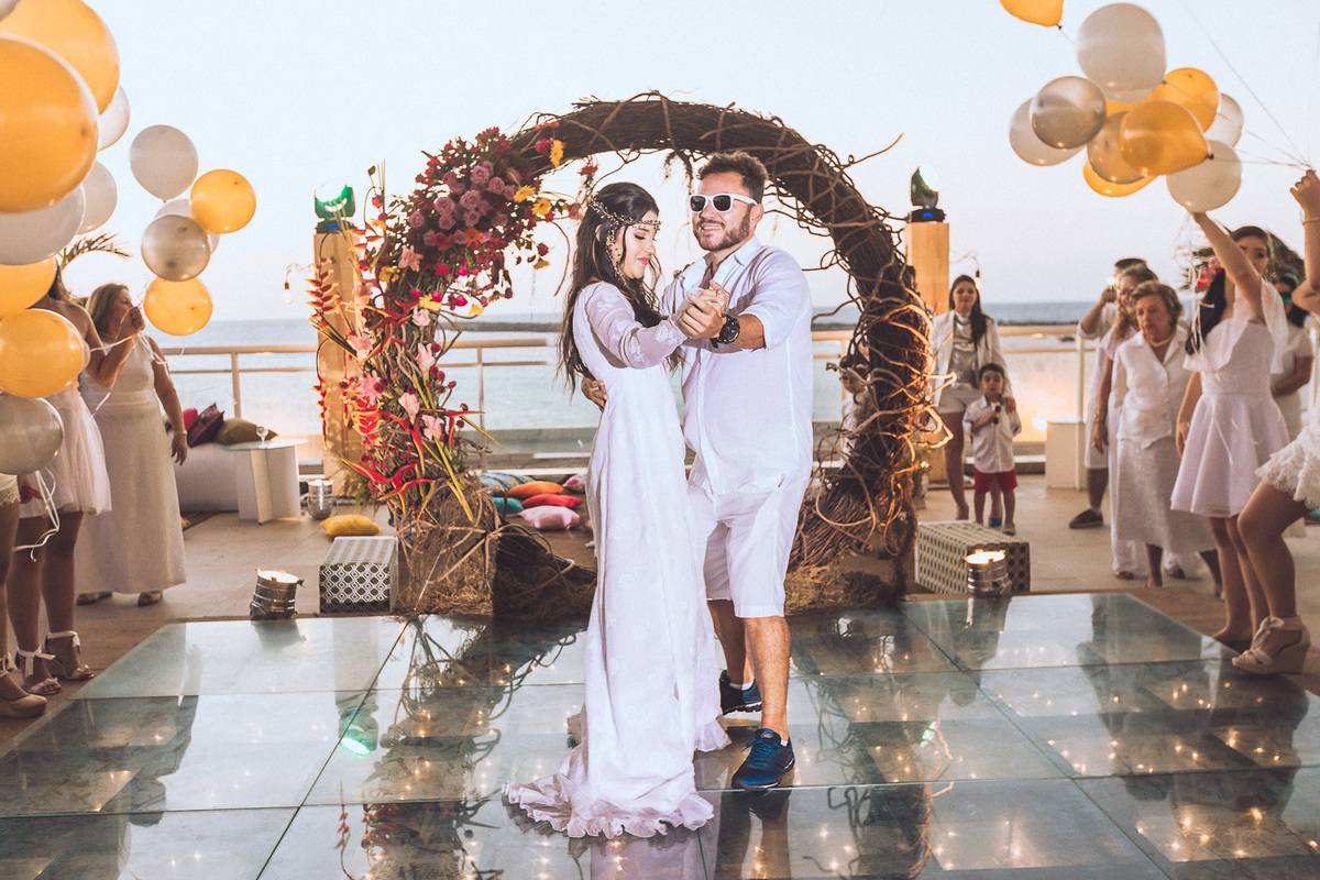 festa-debutante-15 anos-debutar-making of-terminal-marítimo-fortaleza-fotos-bolos-regional-renda-porto-beach-praia-dona-leda-buffet-alegria-amor-reggae-vestido-maria-bonita