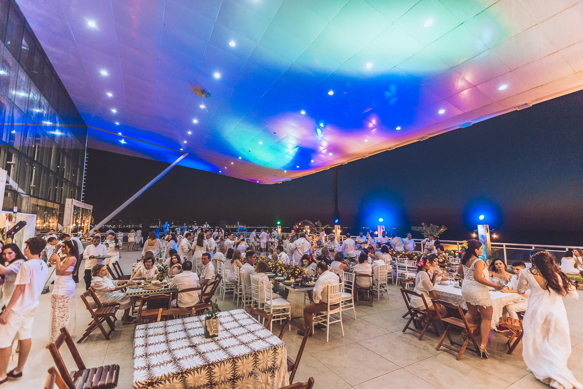 festa-debutante-15 anos-debutar-making of-terminal-marítimo-fortaleza-fotos-bolos-regional-renda-porto-beach-praia-dona-leda-buffet-alegria-amor-reggae-vestido-maria-bonita