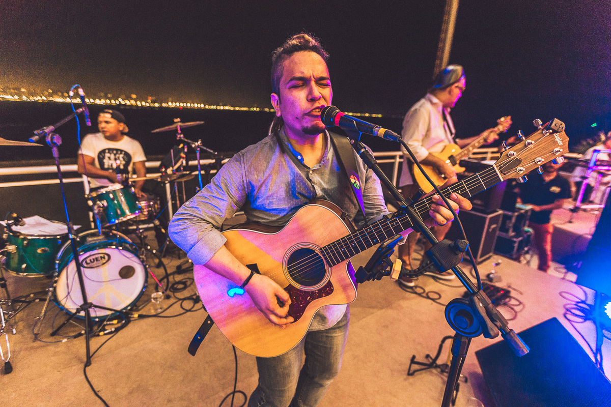 festa-debutante-15 anos-debutar-making of-terminal-marítimo-fortaleza-fotos-bolos-regional-renda-porto-beach-praia-dona-leda-buffet-alegria-amor-reggae-vestido-maria-bonita