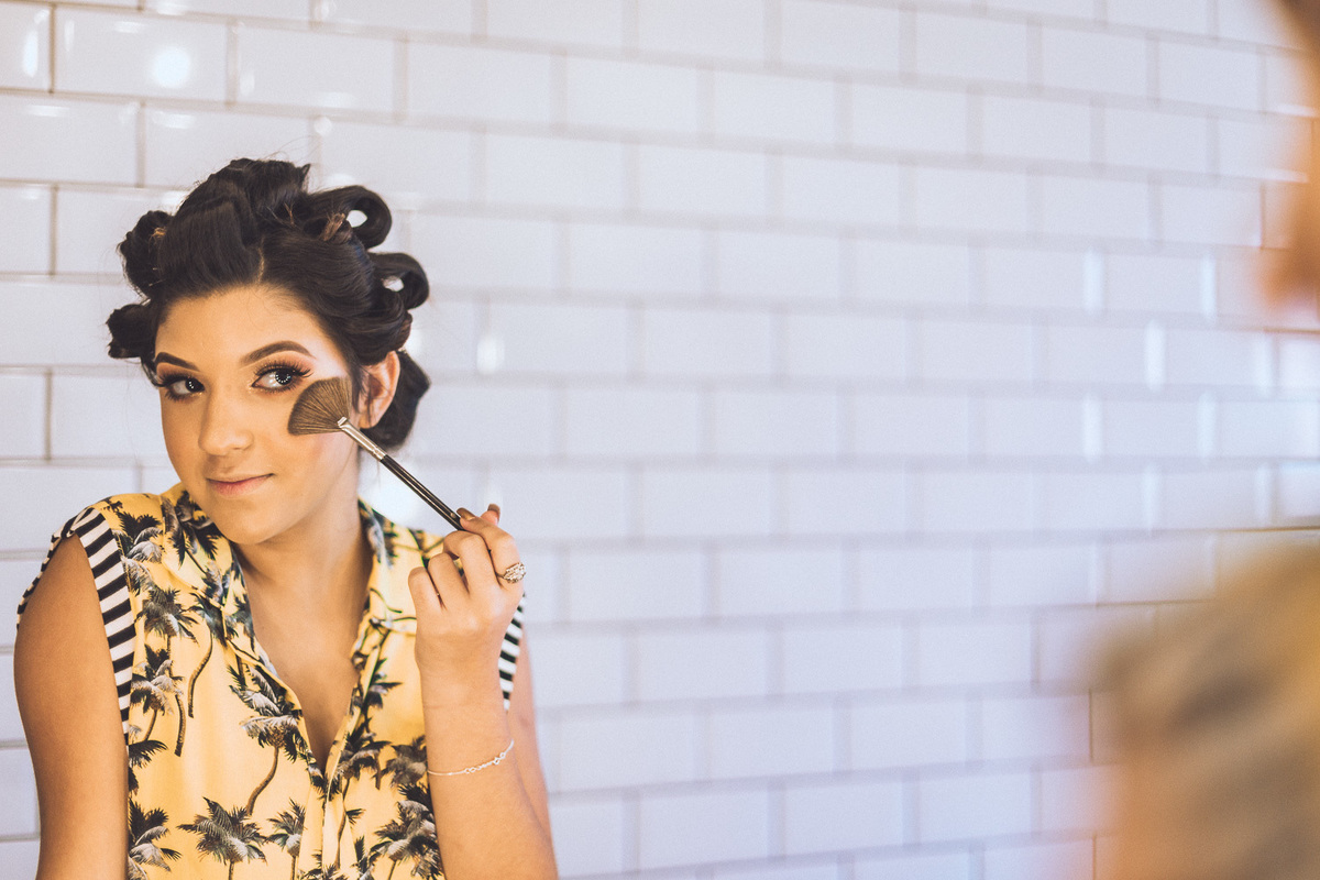 festa-debutante-15 anos-debutar-making of-terminal-marítimo-fortaleza-fotos-bolos-regional-renda-porto-beach-praia-dona-leda-buffet-alegria-amor-reggae-vestido-maria-bonita