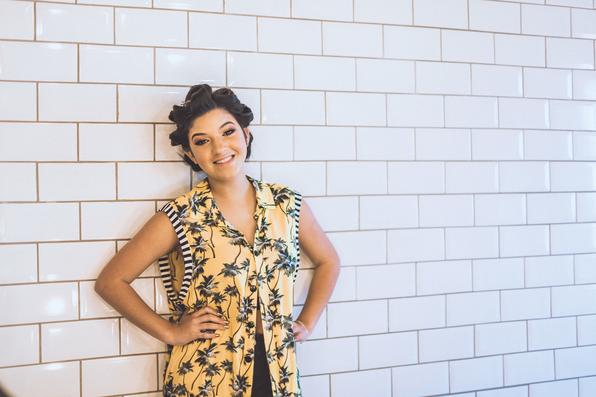 festa-debutante-15 anos-debutar-making of-terminal-marítimo-fortaleza-fotos-bolos-regional-renda-porto-beach-praia-dona-leda-buffet-alegria-amor-reggae-vestido-maria-bonita