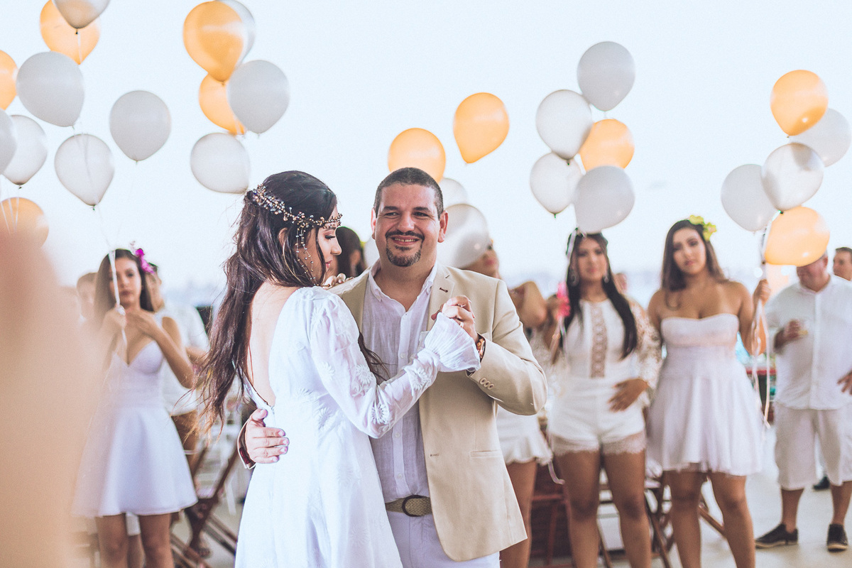 festa-debutante-15 anos-debutar-making of-terminal-marítimo-fortaleza-fotos-bolos-regional-renda-porto-beach-praia-dona-leda-buffet-alegria-amor-reggae-vestido-maria-bonita