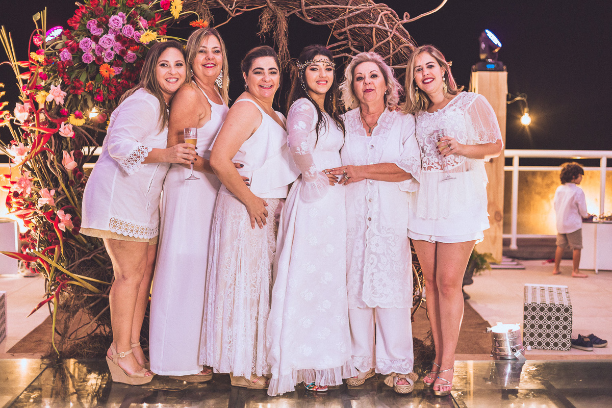 festa-debutante-15 anos-debutar-making of-terminal-marítimo-fortaleza-fotos-bolos-regional-renda-porto-beach-praia-dona-leda-buffet-alegria-amor-reggae-vestido-maria-bonita