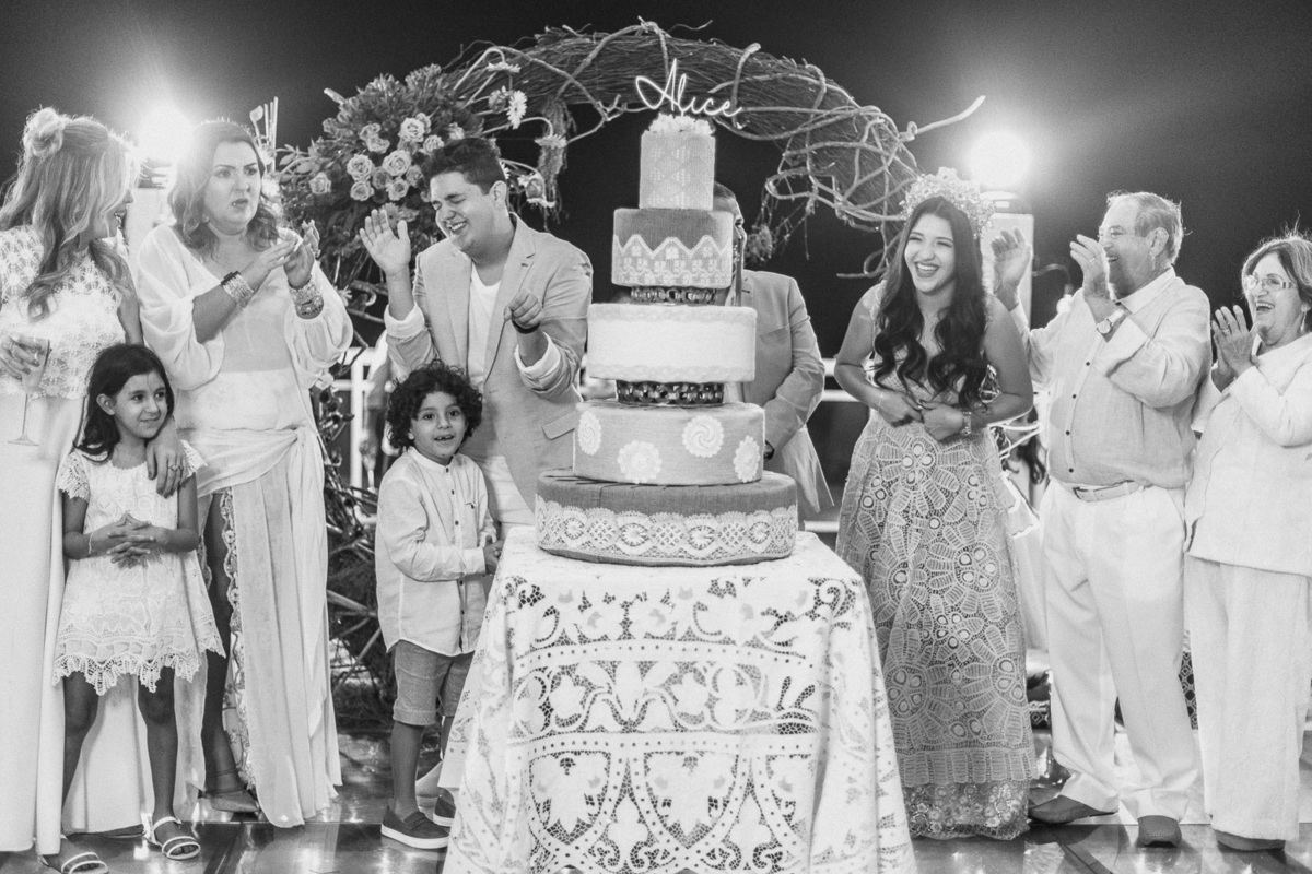 festa-debutante-15 anos-debutar-making of-terminal-marítimo-fortaleza-fotos-bolos-regional-renda-porto-beach-praia-dona-leda-buffet-alegria-amor-reggae-vestido-maria-bonita