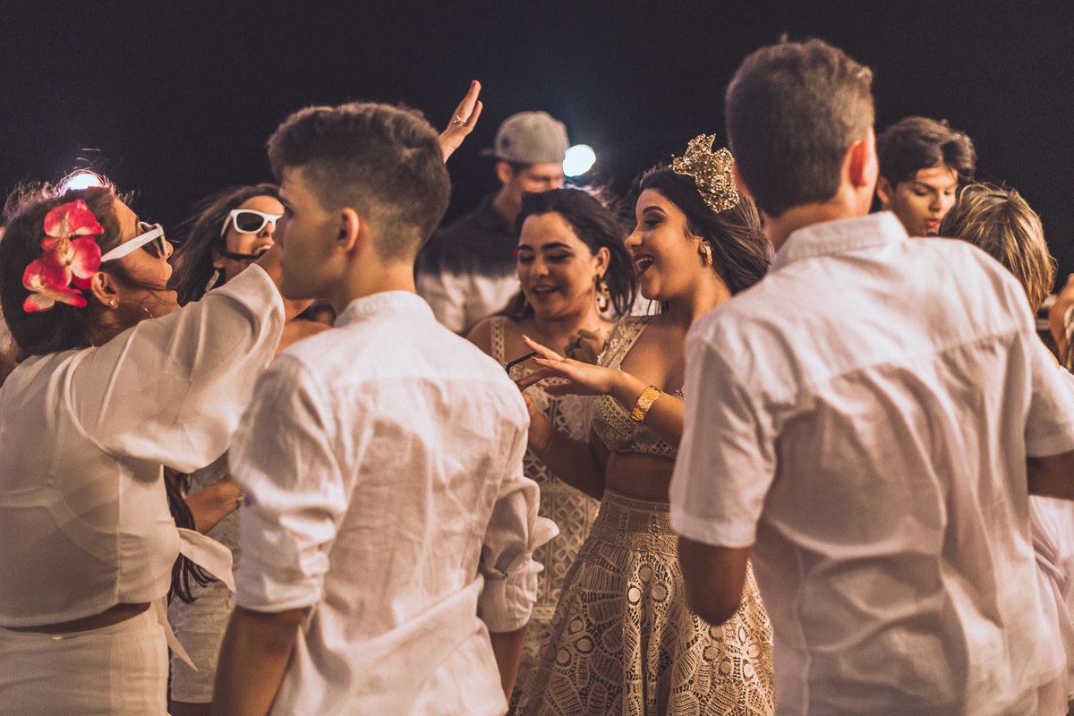 festa-debutante-15 anos-debutar-making of-terminal-marítimo-fortaleza-fotos-bolos-regional-renda-porto-beach-praia-dona-leda-buffet-alegria-amor-reggae-vestido-maria-bonita