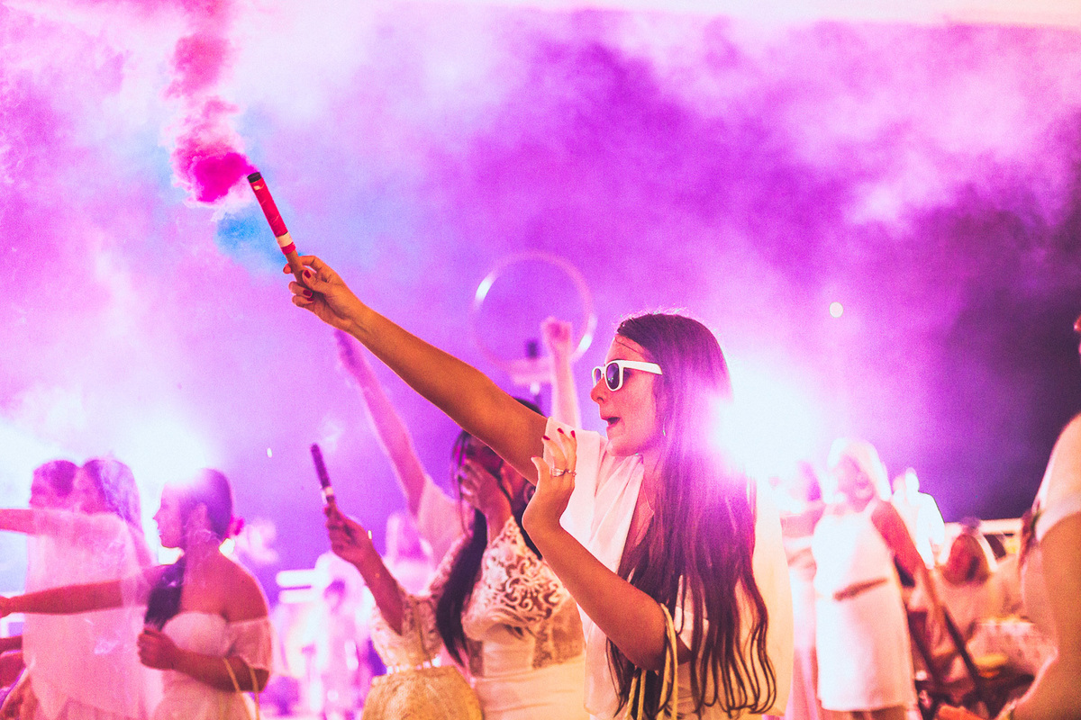 festa-debutante-15 anos-debutar-making of-terminal-marítimo-fortaleza-fotos-bolos-regional-renda-porto-beach-praia-dona-leda-buffet-alegria-amor-reggae-vestido-maria-bonita