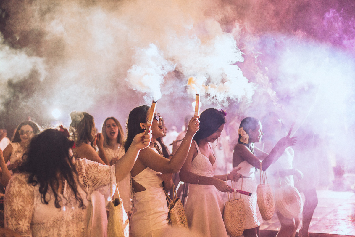 festa-debutante-15 anos-debutar-making of-terminal-marítimo-fortaleza-fotos-bolos-regional-renda-porto-beach-praia-dona-leda-buffet-alegria-amor-reggae-vestido-maria-bonita