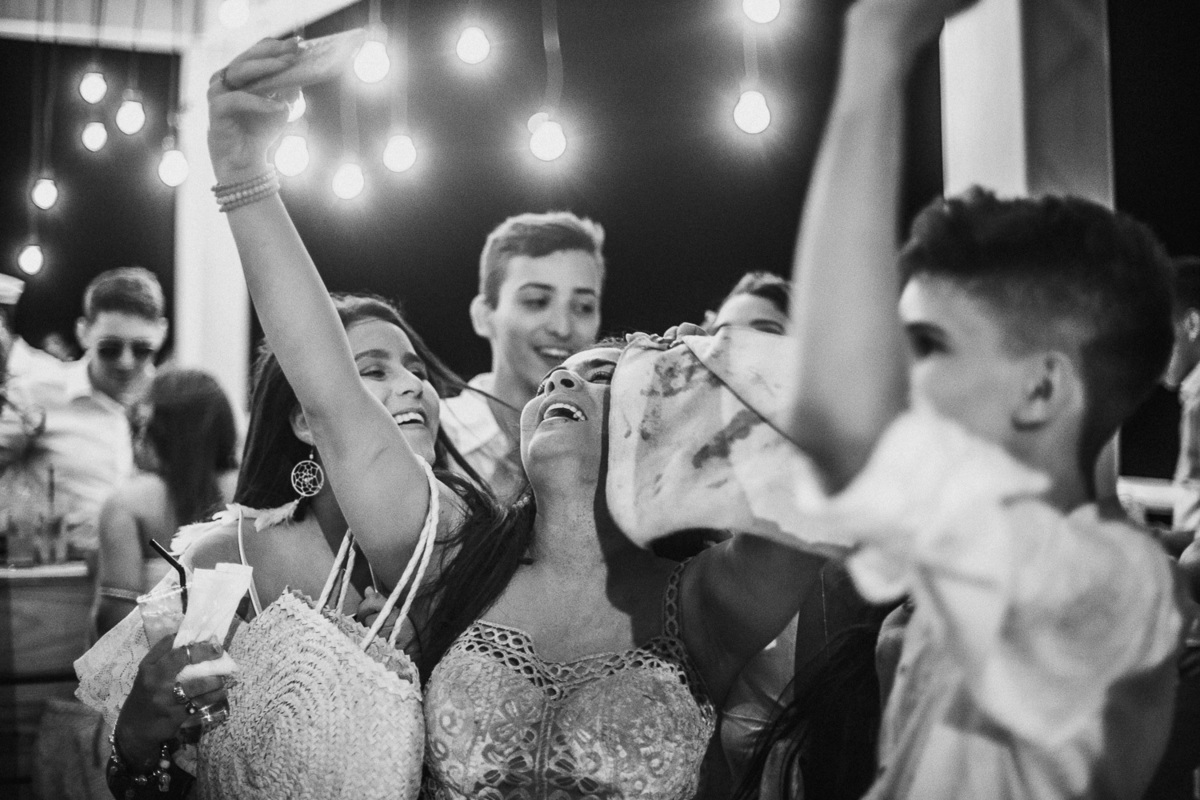 festa-debutante-15 anos-debutar-making of-terminal-marítimo-fortaleza-fotos-bolos-regional-renda-porto-beach-praia-dona-leda-buffet-alegria-amor-reggae-vestido-maria-bonita