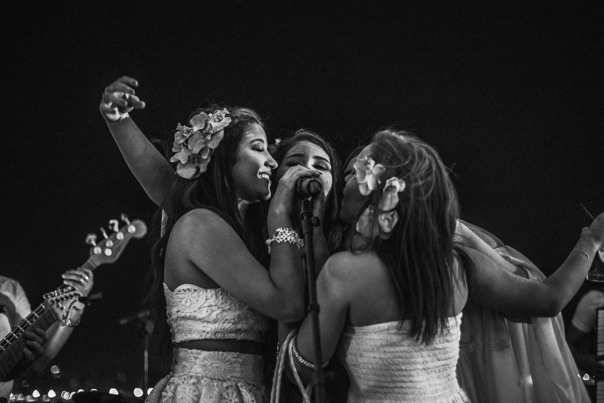 festa-debutante-15 anos-debutar-making of-terminal-marítimo-fortaleza-fotos-bolos-regional-renda-porto-beach-praia-dona-leda-buffet-alegria-amor-reggae-vestido-maria-bonita