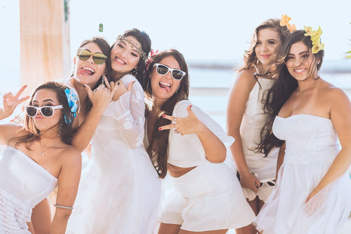 festa-debutante-15 anos-debutar-making of-terminal-marítimo-fortaleza-fotos-bolos-regional-renda-porto-beach-praia-dona-leda-buffet-alegria-amor-reggae-vestido-maria-bonita