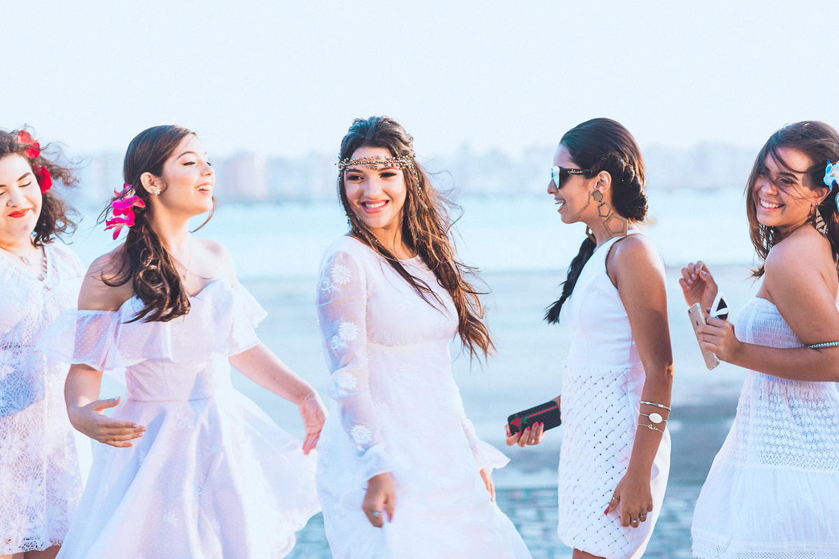 festa-debutante-15 anos-debutar-making of-terminal-marítimo-fortaleza-fotos-bolos-regional-renda-porto-beach-praia-dona-leda-buffet-alegria-amor-reggae-vestido-maria-bonita