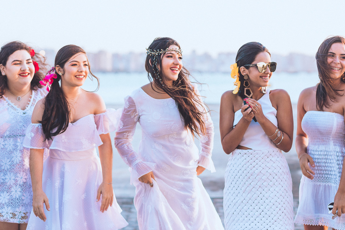 festa-debutante-15 anos-debutar-making of-terminal-marítimo-fortaleza-fotos-bolos-regional-renda-porto-beach-praia-dona-leda-buffet-alegria-amor-reggae-vestido-maria-bonita