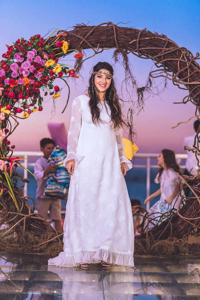 festa-debutante-15 anos-debutar-making of-terminal-marítimo-fortaleza-fotos-bolos-regional-renda-porto-beach-praia-dona-leda-buffet-alegria-amor-reggae-vestido-maria-bonita