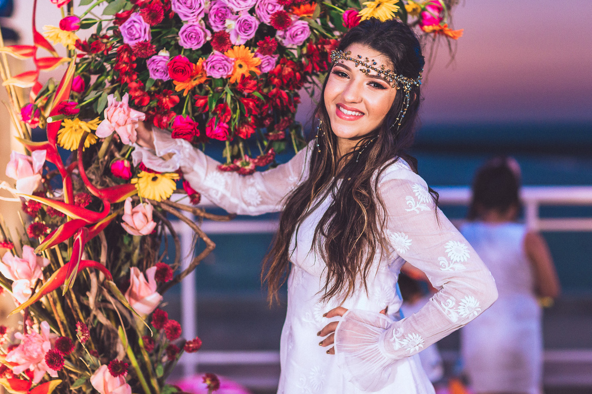 festa-debutante-15 anos-debutar-making of-terminal-marítimo-fortaleza-fotos-bolos-regional-renda-porto-beach-praia-dona-leda-buffet-alegria-amor-reggae-vestido-maria-bonita