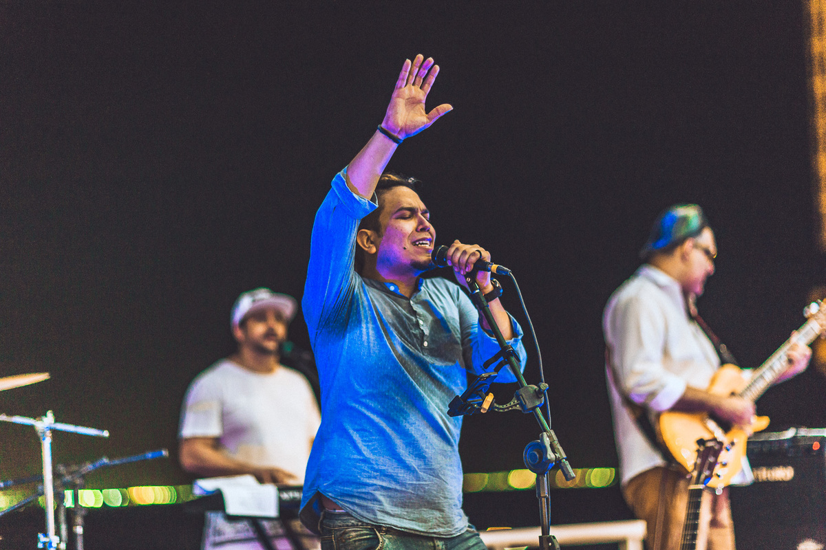 festa-debutante-15 anos-debutar-making of-terminal-marítimo-fortaleza-fotos-bolos-regional-renda-porto-beach-praia-dona-leda-buffet-alegria-amor-reggae-vestido-maria-bonita