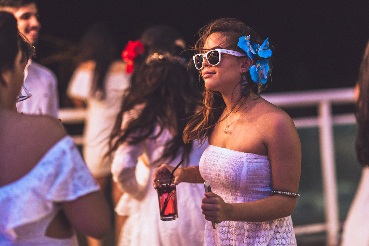 festa-debutante-15 anos-debutar-making of-terminal-marítimo-fortaleza-fotos-bolos-regional-renda-porto-beach-praia-dona-leda-buffet-alegria-amor-reggae-vestido-maria-bonita