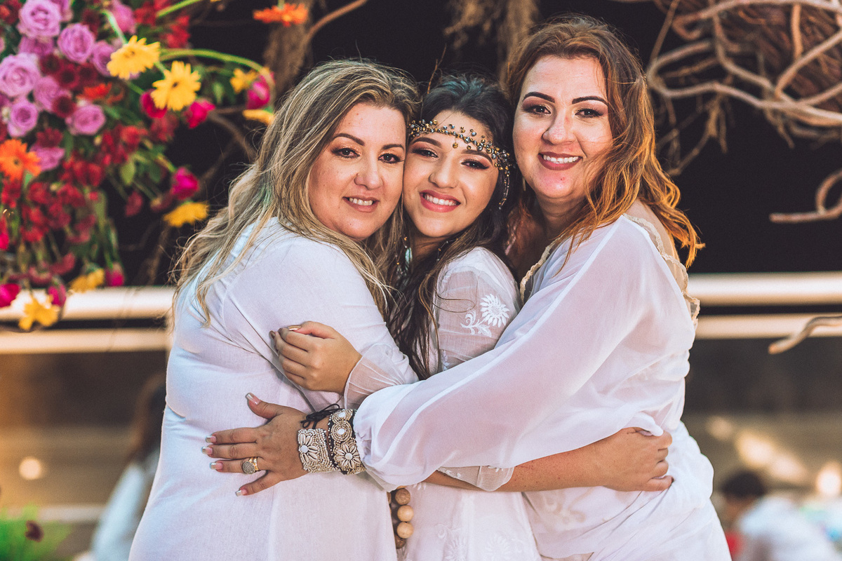 festa-debutante-15 anos-debutar-making of-terminal-marítimo-fortaleza-fotos-bolos-regional-renda-porto-beach-praia-dona-leda-buffet-alegria-amor-reggae-vestido-maria-bonita