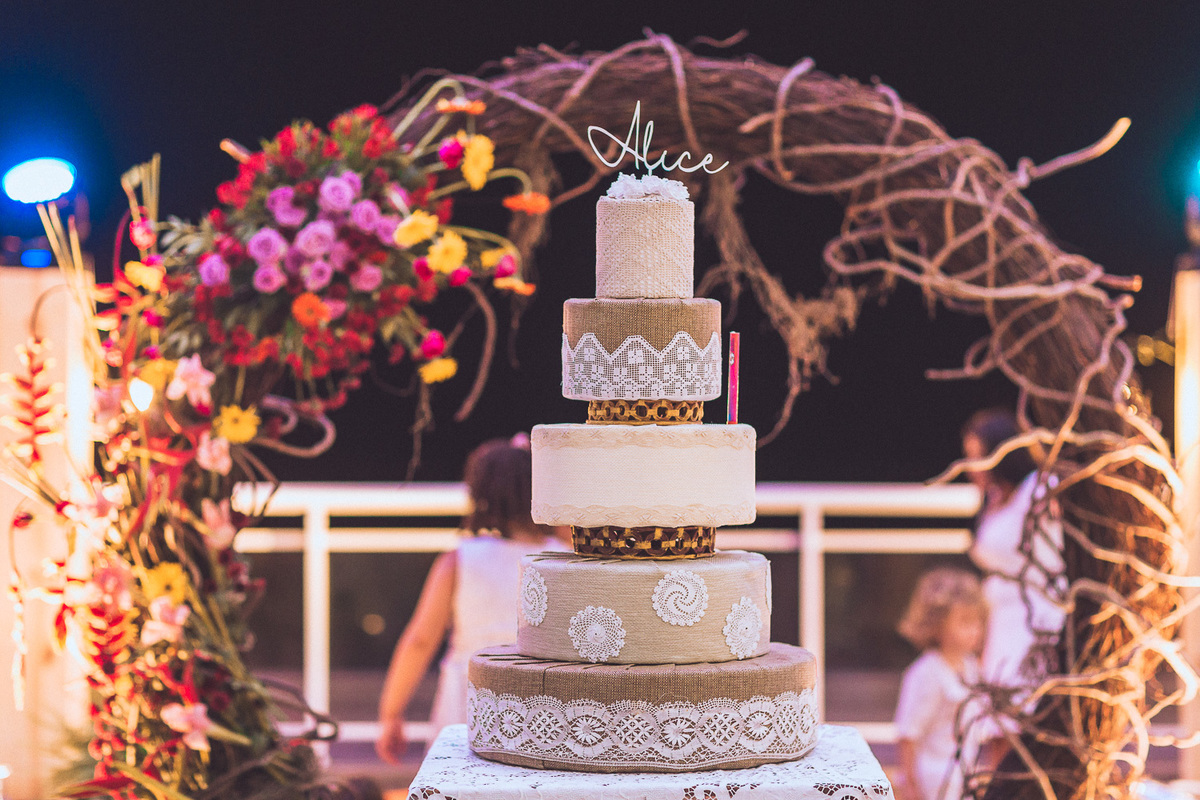 festa-debutante-15 anos-debutar-making of-terminal-marítimo-fortaleza-fotos-bolos-regional-renda-porto-beach-praia-dona-leda-buffet-alegria-amor-reggae-vestido-maria-bonita