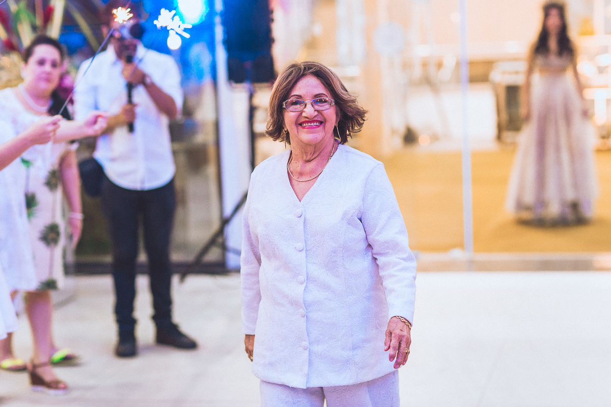 festa-debutante-15 anos-debutar-making of-terminal-marítimo-fortaleza-fotos-bolos-regional-renda-porto-beach-praia-dona-leda-buffet-alegria-amor-reggae-vestido-maria-bonita