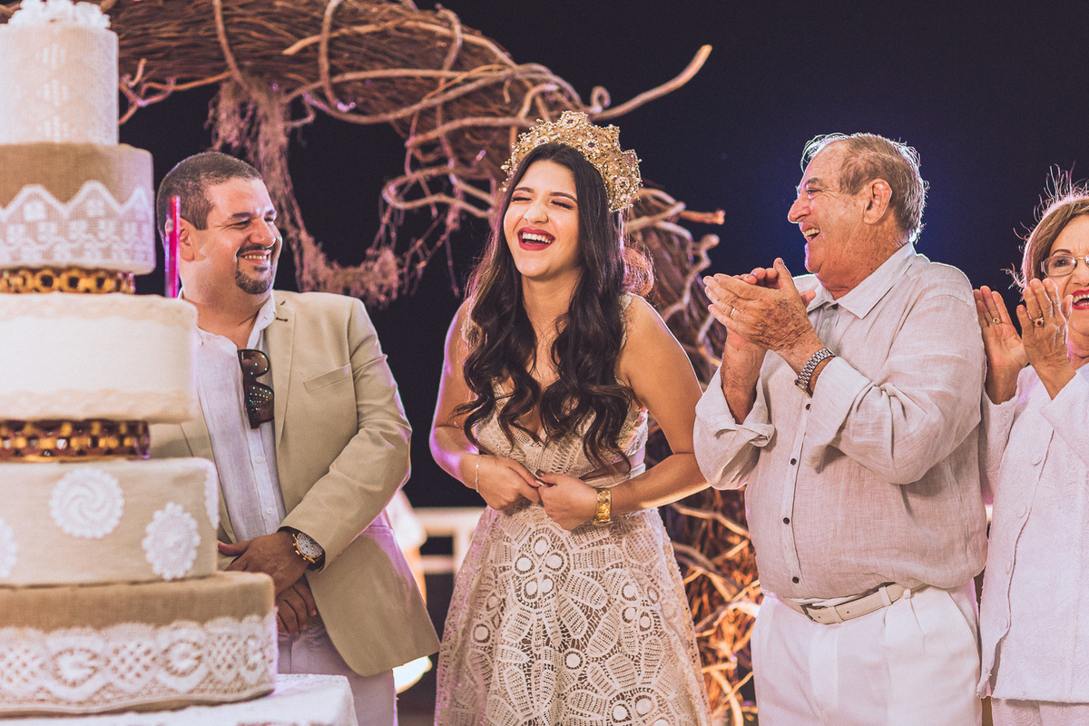 festa-debutante-15 anos-debutar-making of-terminal-marítimo-fortaleza-fotos-bolos-regional-renda-porto-beach-praia-dona-leda-buffet-alegria-amor-reggae-vestido-maria-bonita