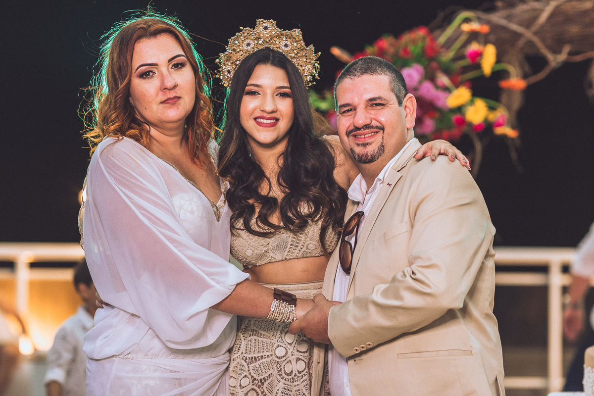 festa-debutante-15 anos-debutar-making of-terminal-marítimo-fortaleza-fotos-bolos-regional-renda-porto-beach-praia-dona-leda-buffet-alegria-amor-reggae-vestido-maria-bonita