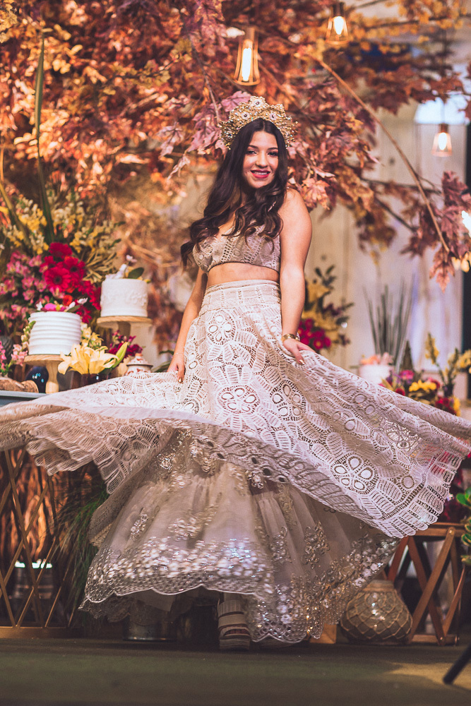 festa-debutante-15 anos-debutar-making of-terminal-marítimo-fortaleza-fotos-bolos-regional-renda-porto-beach-praia-dona-leda-buffet-alegria-amor-reggae-vestido-maria-bonita