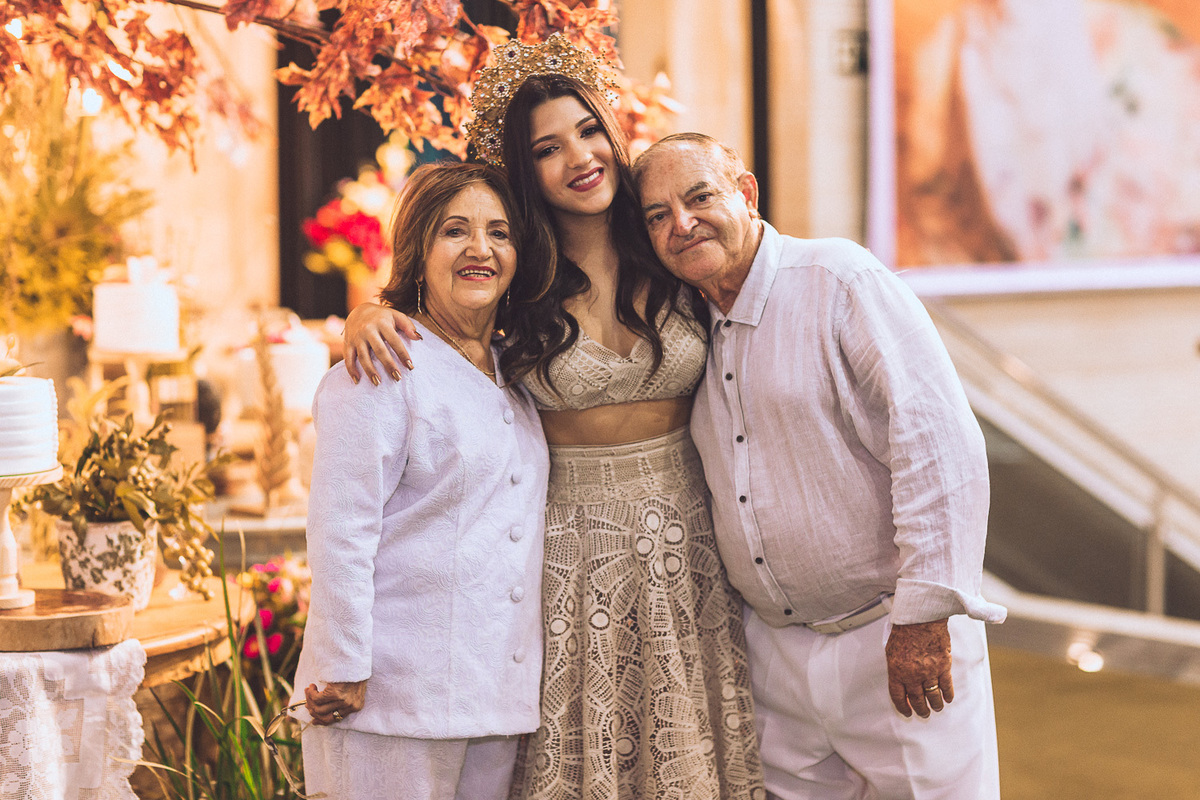 festa-debutante-15 anos-debutar-making of-terminal-marítimo-fortaleza-fotos-bolos-regional-renda-porto-beach-praia-dona-leda-buffet-alegria-amor-reggae-vestido-maria-bonita