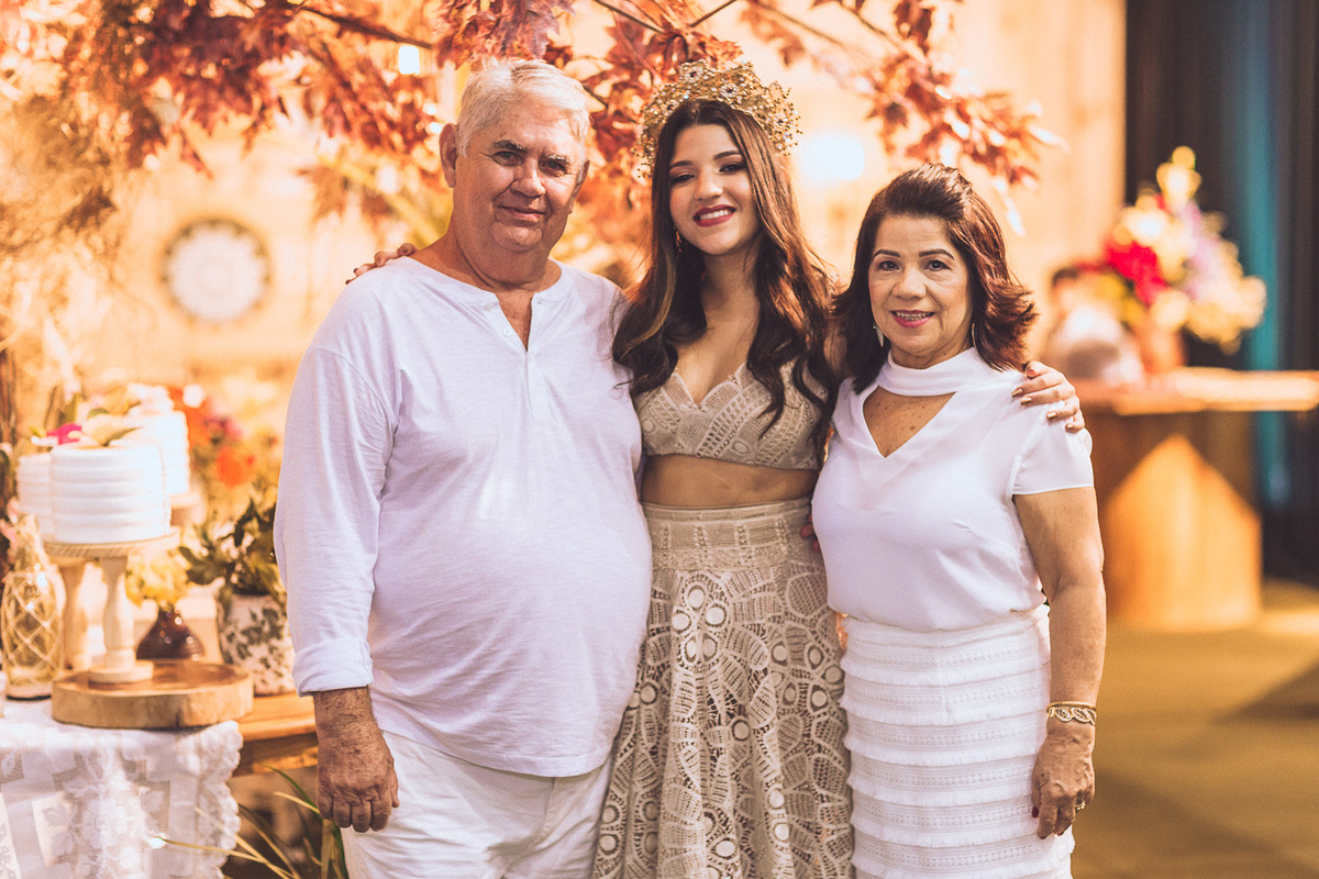 festa-debutante-15 anos-debutar-making of-terminal-marítimo-fortaleza-fotos-bolos-regional-renda-porto-beach-praia-dona-leda-buffet-alegria-amor-reggae-vestido-maria-bonita