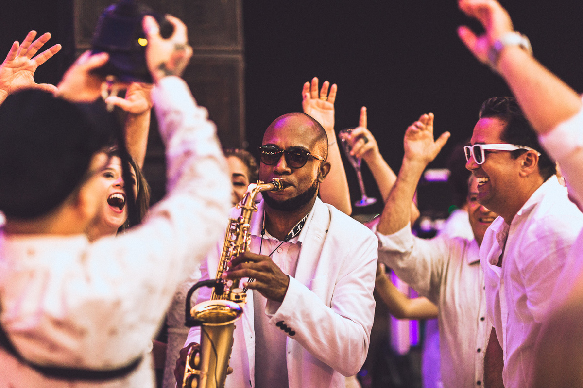 festa-debutante-15 anos-debutar-making of-terminal-marítimo-fortaleza-fotos-bolos-regional-renda-porto-beach-praia-dona-leda-buffet-alegria-amor-reggae-vestido-maria-bonita