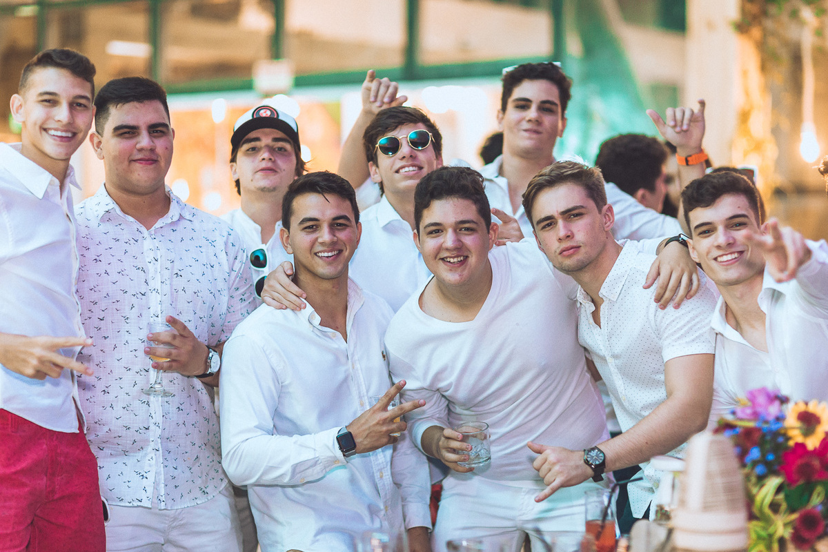 festa-debutante-15 anos-debutar-making of-terminal-marítimo-fortaleza-fotos-bolos-regional-renda-porto-beach-praia-dona-leda-buffet-alegria-amor-reggae-vestido-maria-bonita