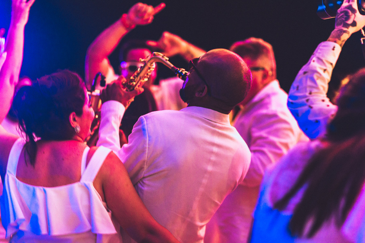 festa-debutante-15 anos-debutar-making of-terminal-marítimo-fortaleza-fotos-bolos-regional-renda-porto-beach-praia-dona-leda-buffet-alegria-amor-reggae-vestido-maria-bonita