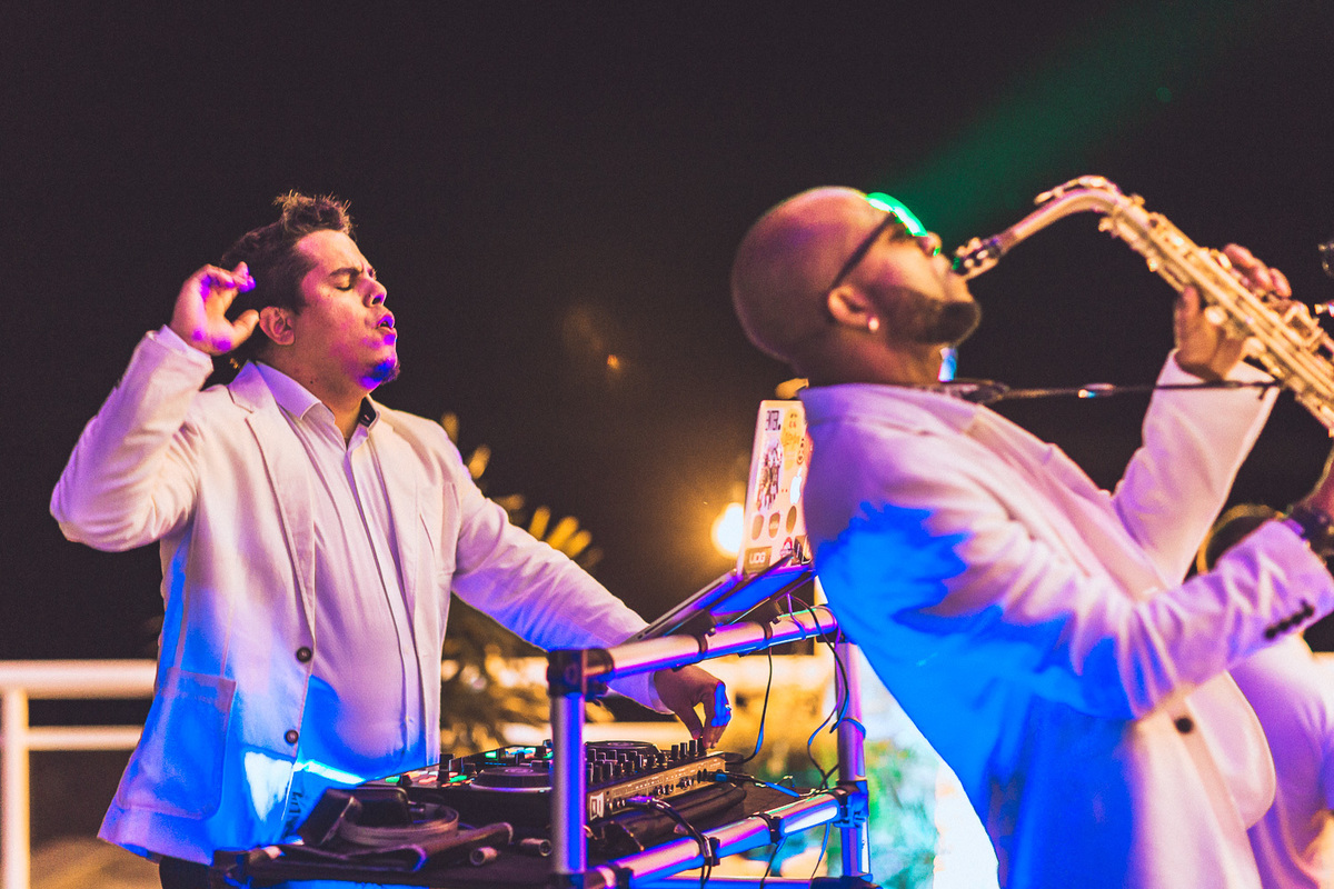 festa-debutante-15 anos-debutar-making of-terminal-marítimo-fortaleza-fotos-bolos-regional-renda-porto-beach-praia-dona-leda-buffet-alegria-amor-reggae-vestido-maria-bonita