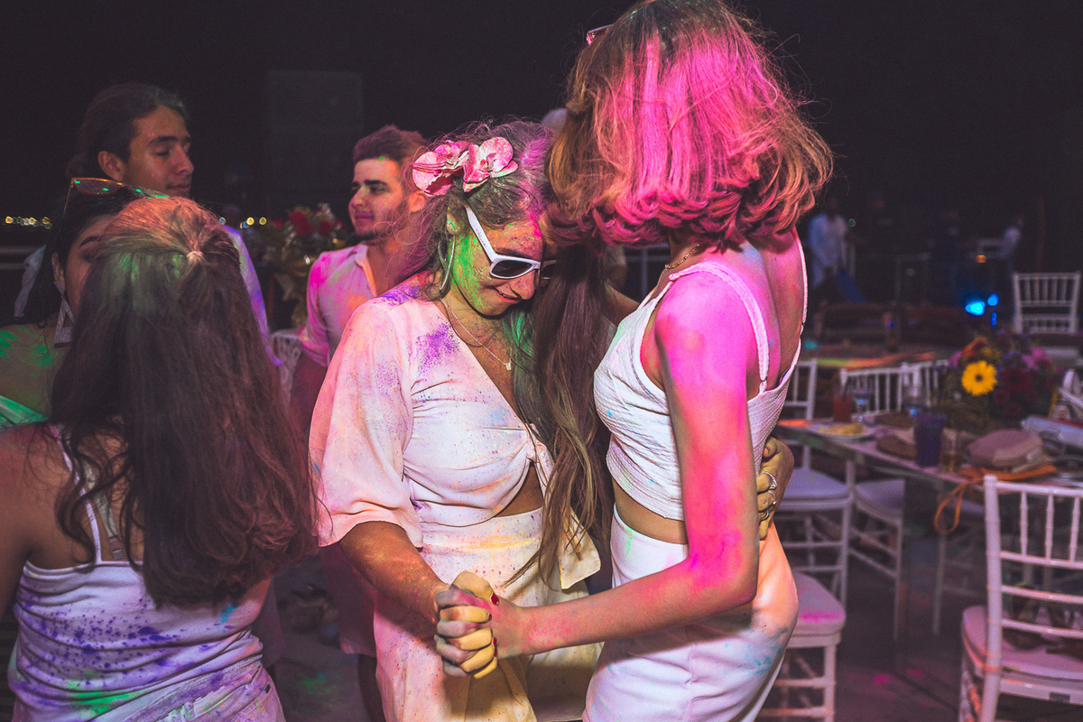 festa-debutante-15 anos-debutar-making of-terminal-marítimo-fortaleza-fotos-bolos-regional-renda-porto-beach-praia-dona-leda-buffet-alegria-amor-reggae-vestido-maria-bonita