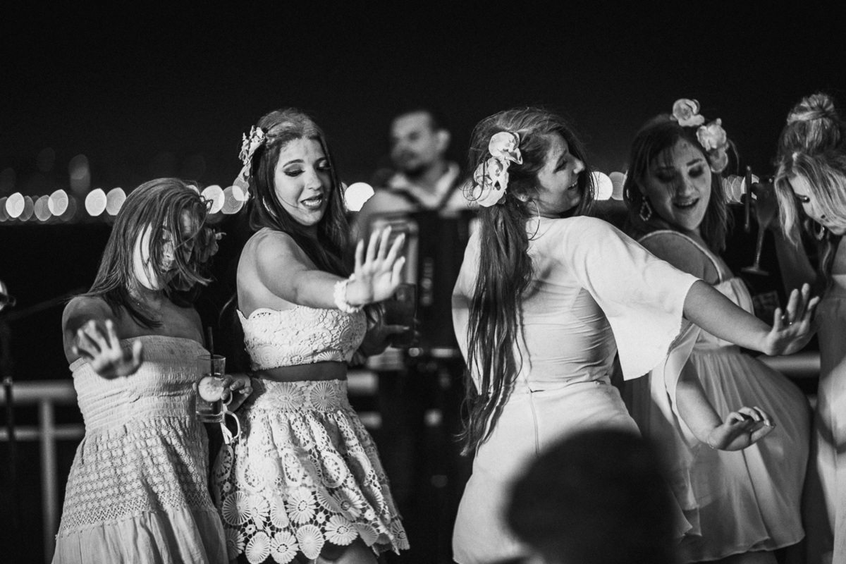 festa-debutante-15 anos-debutar-making of-terminal-marítimo-fortaleza-fotos-bolos-regional-renda-porto-beach-praia-dona-leda-buffet-alegria-amor-reggae-vestido-maria-bonita