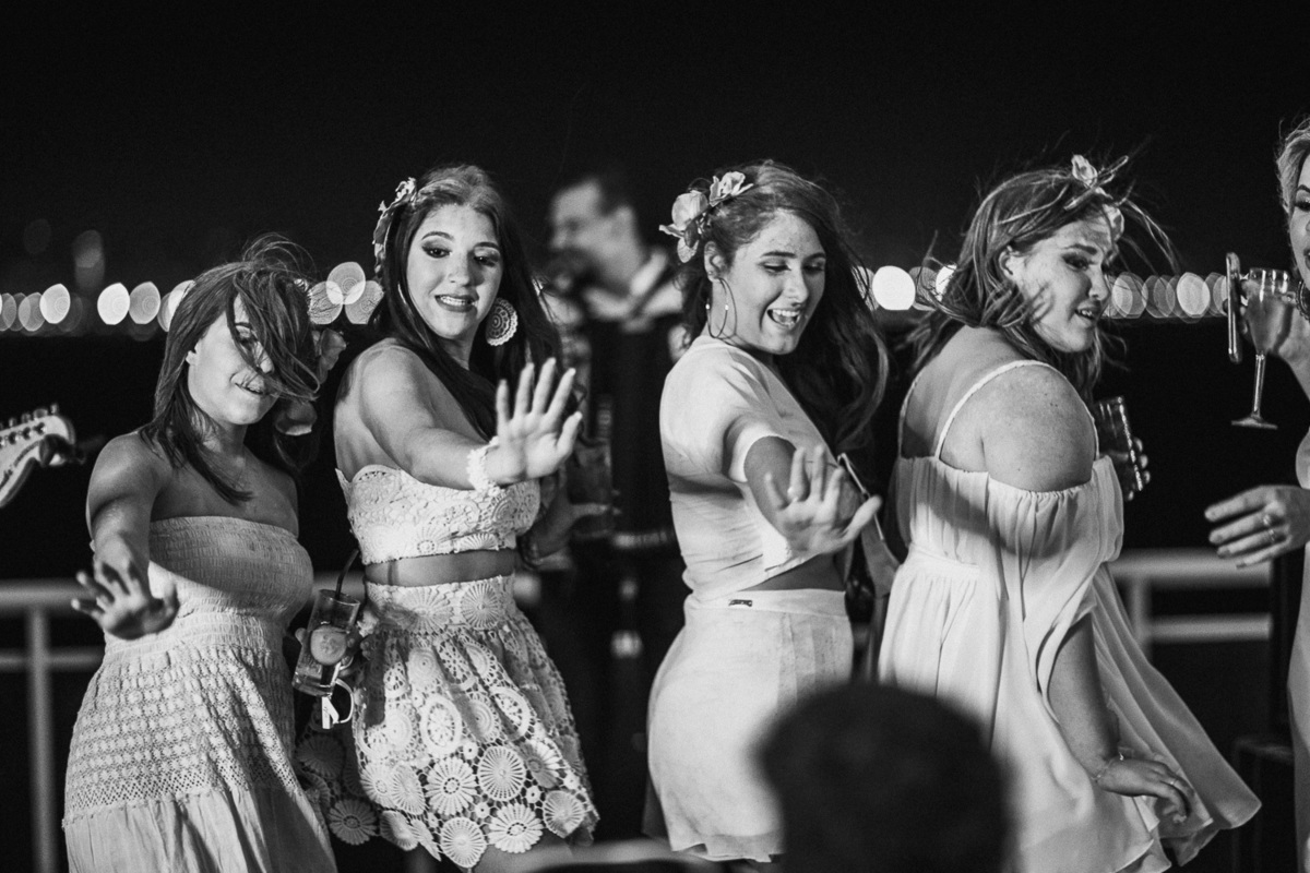 festa-debutante-15 anos-debutar-making of-terminal-marítimo-fortaleza-fotos-bolos-regional-renda-porto-beach-praia-dona-leda-buffet-alegria-amor-reggae-vestido-maria-bonita