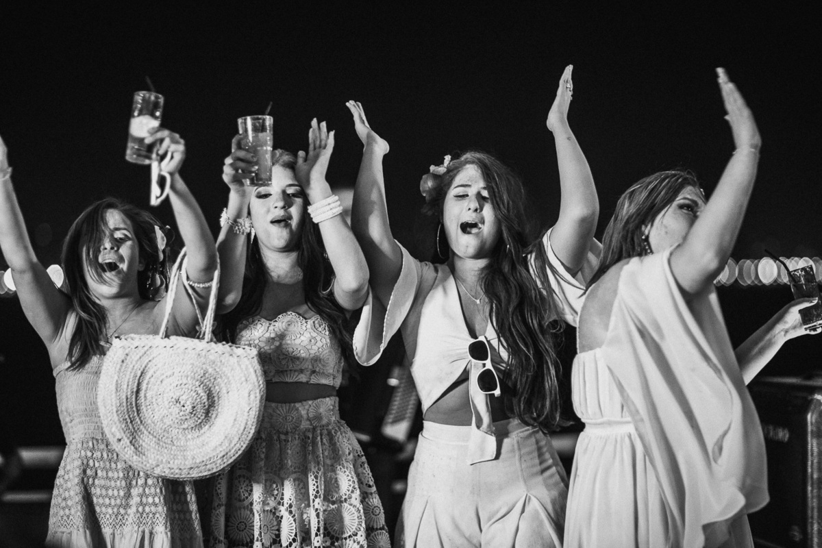 festa-debutante-15 anos-debutar-making of-terminal-marítimo-fortaleza-fotos-bolos-regional-renda-porto-beach-praia-dona-leda-buffet-alegria-amor-reggae-vestido-maria-bonita