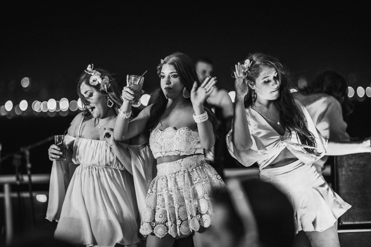 festa-debutante-15 anos-debutar-making of-terminal-marítimo-fortaleza-fotos-bolos-regional-renda-porto-beach-praia-dona-leda-buffet-alegria-amor-reggae-vestido-maria-bonita