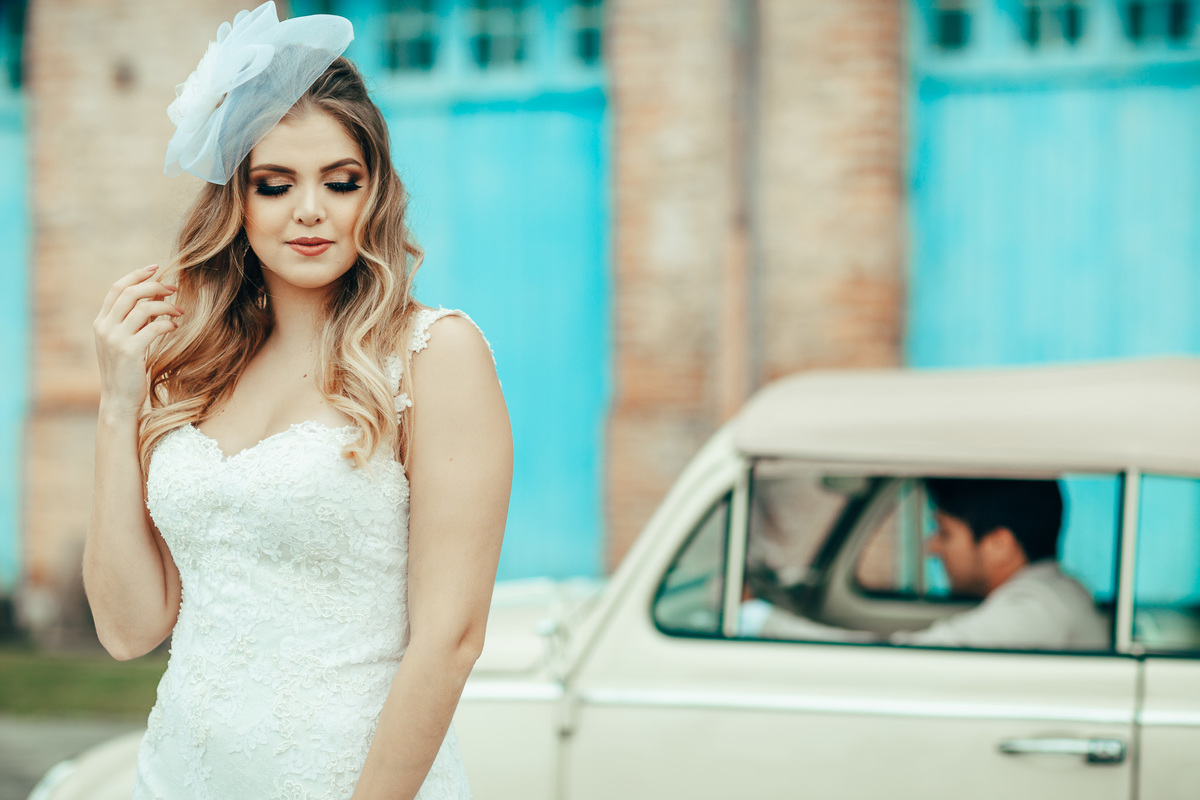 fusca-conversível-capota-fusquinha-bege-pneu-faixa-branca-lover-mosteiro-jesuítas-serra-baturite-casamento-pré-wedding-ensaio-book-casal-clors-blue-casar-noivos-vestido
