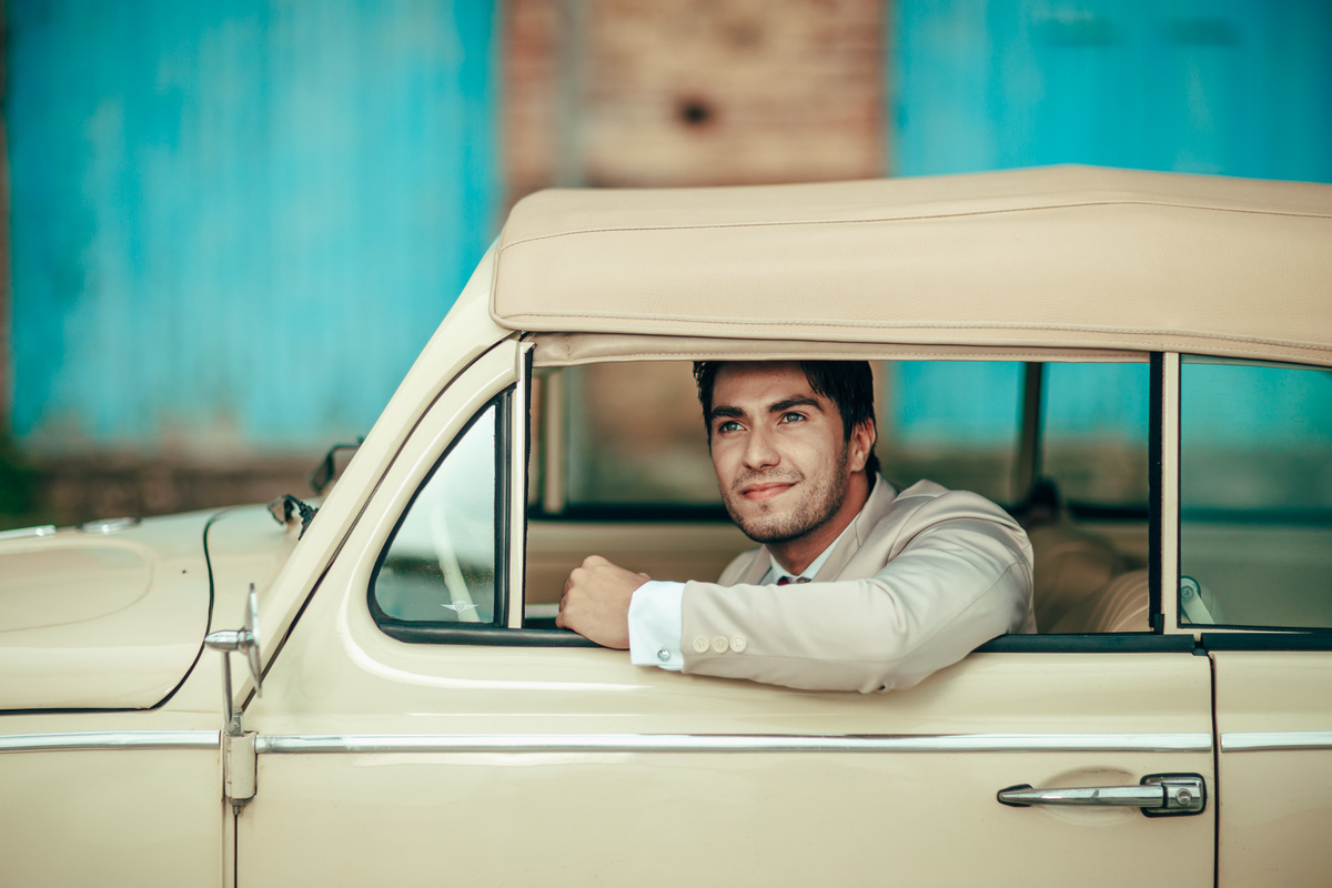 fusca-conversível-capota-fusquinha-bege-pneu-faixa-branca-lover-mosteiro-jesuítas-serra-baturite-casamento-pré-wedding-ensaio-book-casal-clors-blue-casar-noivos-vestido