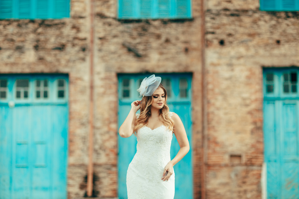 fusca-conversível-capota-fusquinha-bege-pneu-faixa-branca-lover-mosteiro-jesuítas-serra-baturite-casamento-pré-wedding-ensaio-book-casal-clors-blue-casar-noivos-vestido