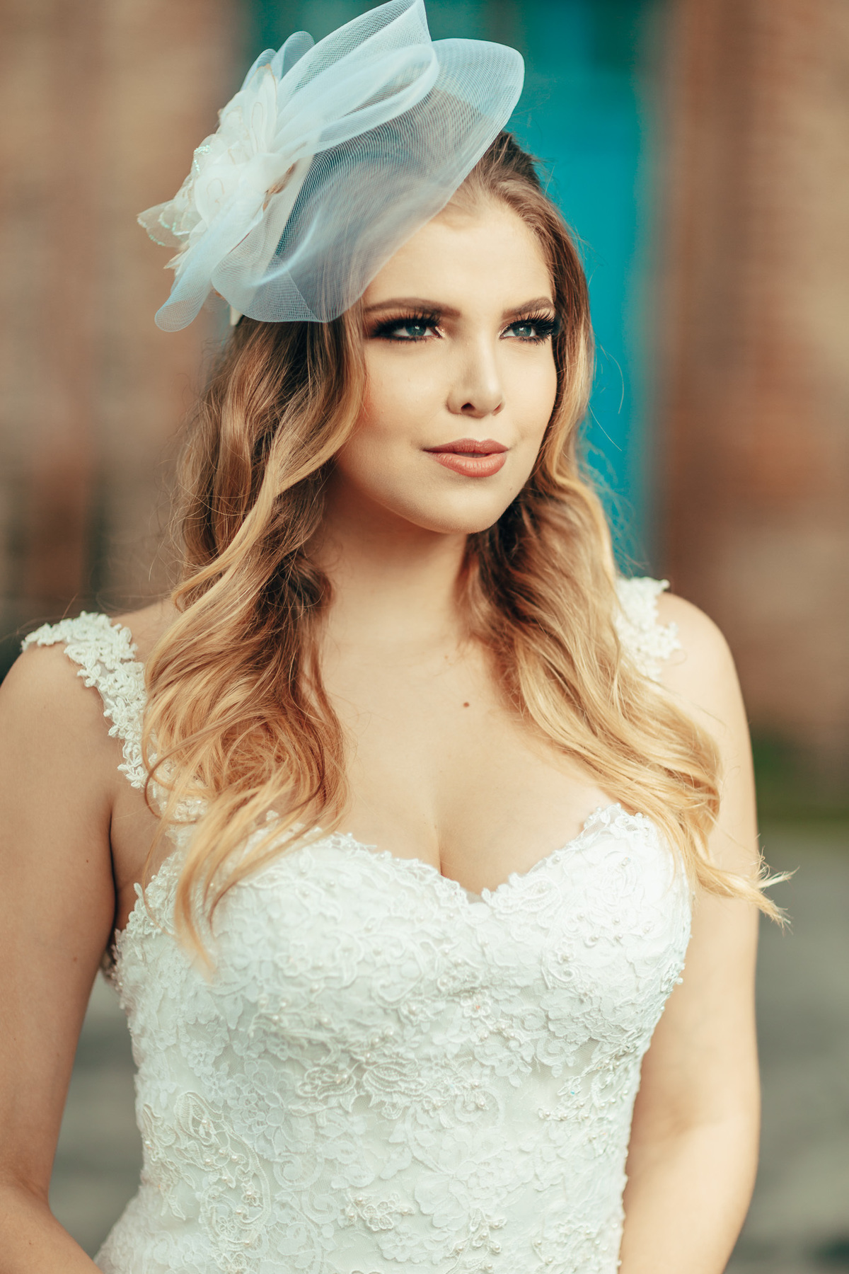 fusca-conversível-capota-fusquinha-bege-pneu-faixa-branca-lover-mosteiro-jesuítas-serra-baturite-casamento-pré-wedding-ensaio-book-casal-clors-blue-casar-noivos-vestido