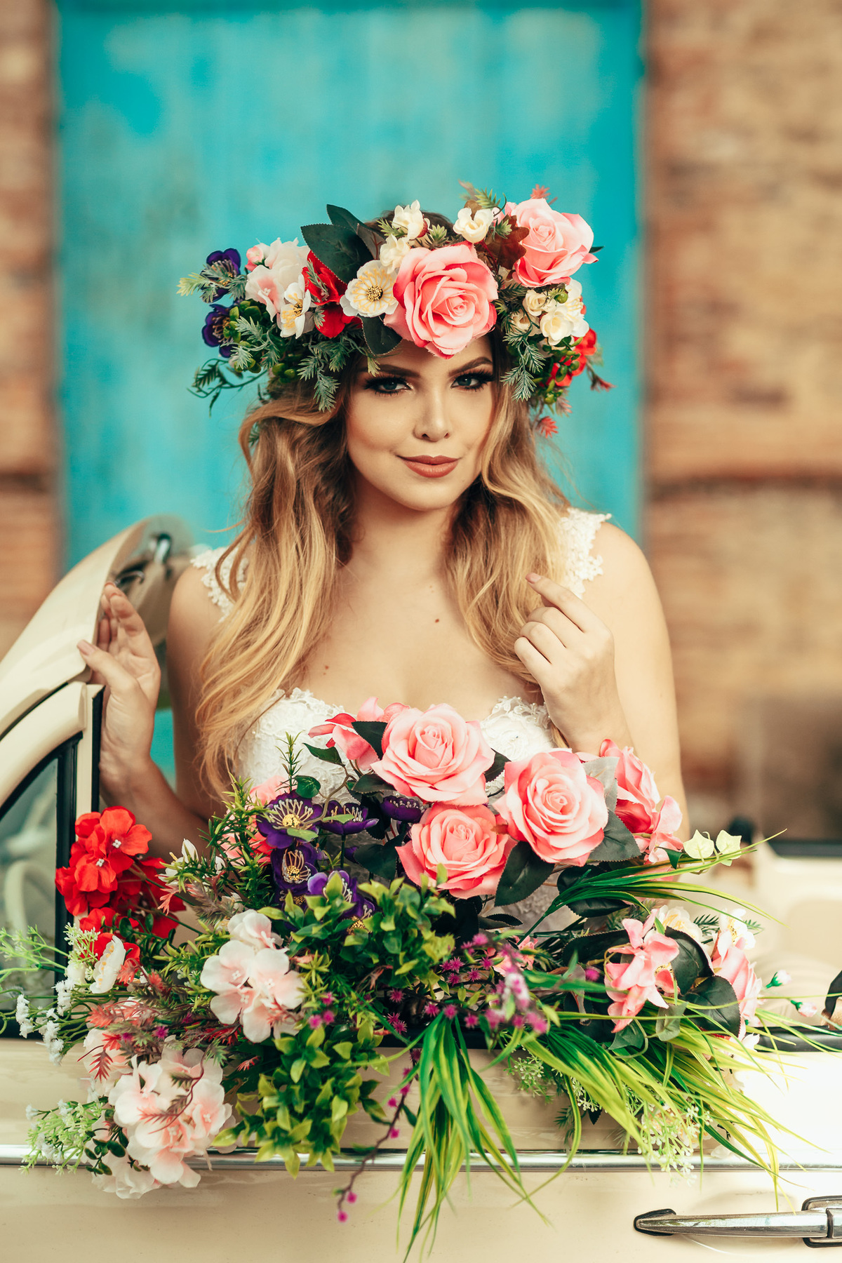 fusca-conversível-capota-fusquinha-bege-pneu-faixa-branca-lover-mosteiro-jesuítas-serra-baturite-casamento-pré-wedding-ensaio-book-casal-clors-blue-casar-noivos-vestido