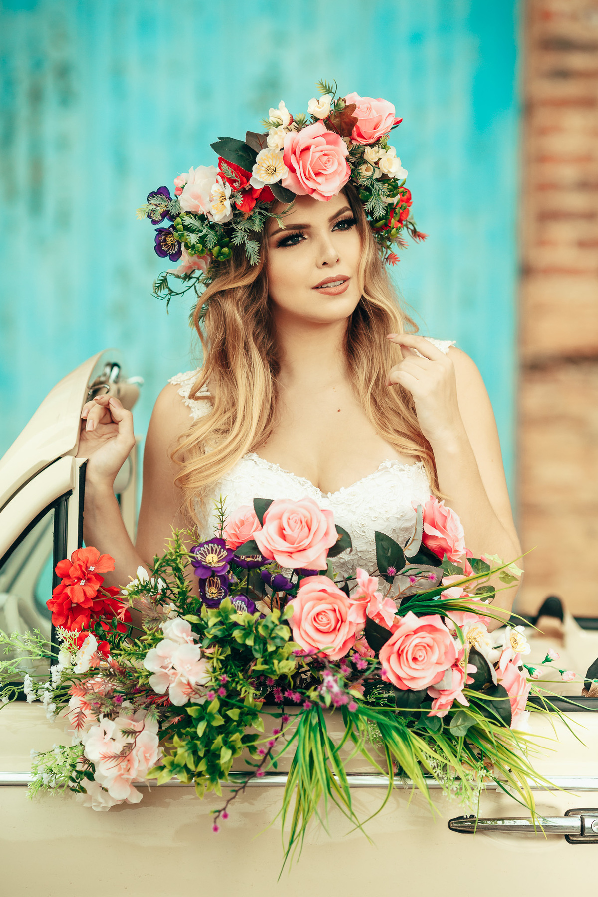 fusca-conversível-capota-fusquinha-bege-pneu-faixa-branca-lover-mosteiro-jesuítas-serra-baturite-casamento-pré-wedding-ensaio-book-casal-clors-blue-casar-noivos-vestido