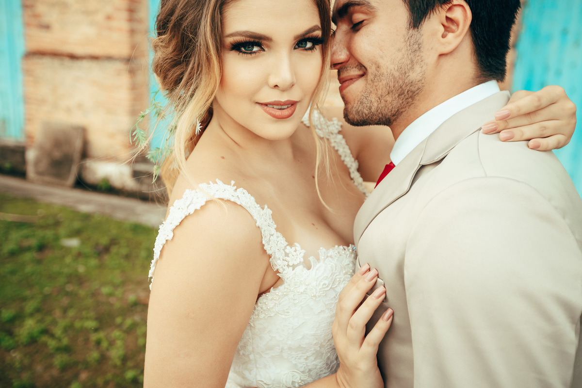 fusca-conversível-capota-fusquinha-bege-pneu-faixa-branca-lover-mosteiro-jesuítas-serra-baturite-casamento-pré-wedding-ensaio-book-casal-clors-blue-casar-noivos-vestido