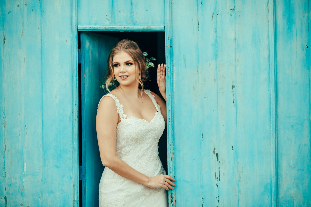 fusca-conversível-capota-fusquinha-bege-pneu-faixa-branca-lover-mosteiro-jesuítas-serra-baturite-casamento-pré-wedding-ensaio-book-casal-clors-blue-casar-noivos-vestido