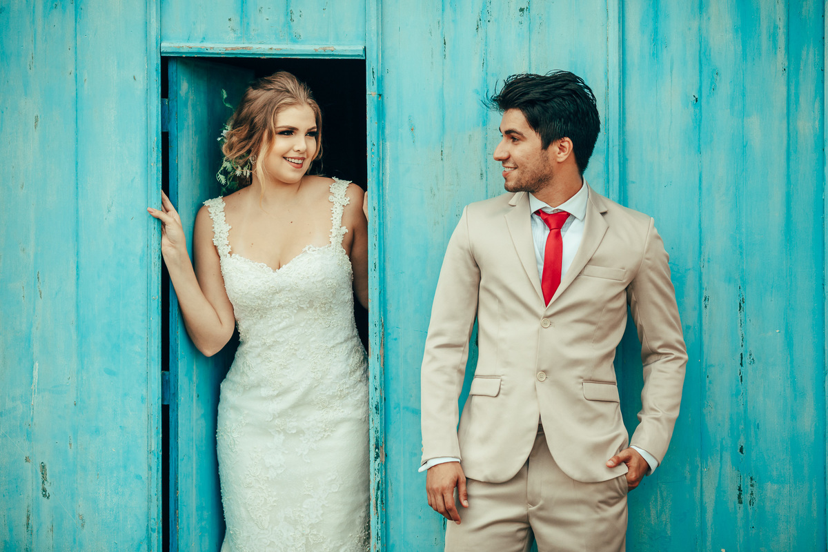 fusca-conversível-capota-fusquinha-bege-pneu-faixa-branca-lover-mosteiro-jesuítas-serra-baturite-casamento-pré-wedding-ensaio-book-casal-clors-blue-casar-noivos-vestido