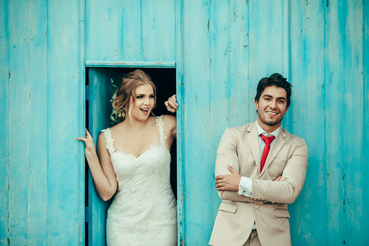 fusca-conversível-capota-fusquinha-bege-pneu-faixa-branca-lover-mosteiro-jesuítas-serra-baturite-casamento-pré-wedding-ensaio-book-casal-clors-blue-casar-noivos-vestido