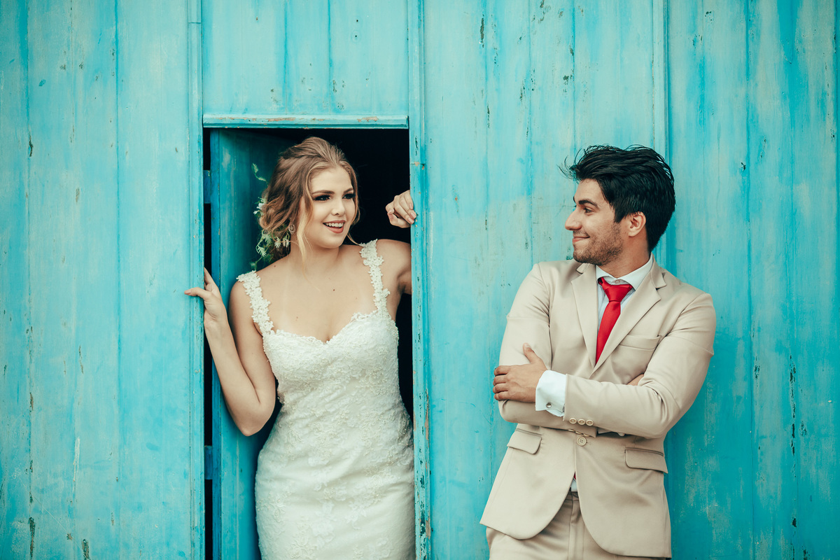 fusca-conversível-capota-fusquinha-bege-pneu-faixa-branca-lover-mosteiro-jesuítas-serra-baturite-casamento-pré-wedding-ensaio-book-casal-clors-blue-casar-noivos-vestido